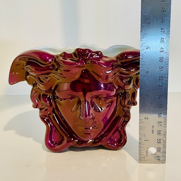 Versace x Rosenthal Medusa Grande Fuchsia Porcelain Scented Candle in Box - Picture 8 of 15